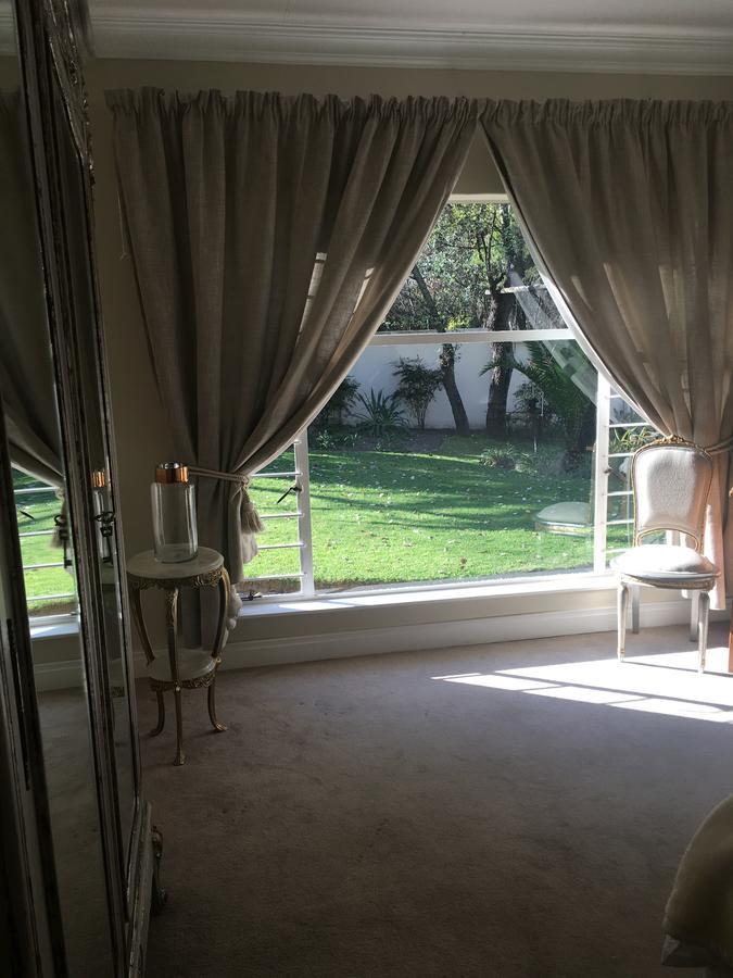 Vair'S Place Guest House In Sandton Paulshof - Apartment, Lux Suites & Spa Johannesburg Ngoại thất bức ảnh